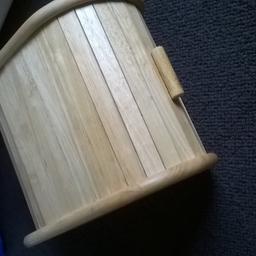 Hello,

Beach-wood TGM bread-bin used but in very good condition

Height: 18cm
Width: 23cm
Depth: 17cm

£10.00 ono

Look forward to hearing from you, 

Sandy