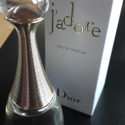 J'adore von Dior.
30 ml Vaporisateur Spray.
Einmal gesprüht. Habe es Geschenk bekommen. Ist nicht mein Duft, daher verkaufe ich es.
