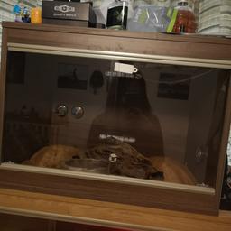 Walnut colour wood vivarium 
Dimensions:
22.5inch X 16.5inch x 14.5inch 

used but in great condition 
comes with 2 x thermometer and 1 X humid hydrometer 

Glass doors 
Only selling as my snake has outgrew this one and I have a bigger one.
