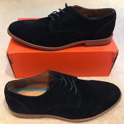Mens Newlook Black Suede shoes
Size 8
Brand new, never been worn. They were bought for a wedding but never worn.
Any questions please ask... I have some other items for sale if you’d like to take a look :-)