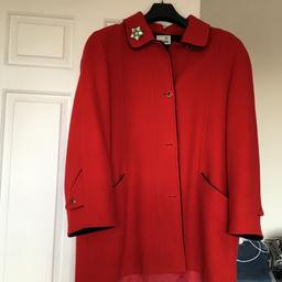 Stunning red coat , size 18
Wool and cashmere blend , beautiful back detail by first Avenue