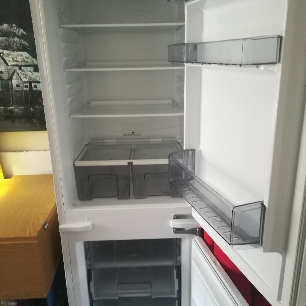 Howdens Lamona integrated fridge freezer in SY1 Shrewsbury for £50.00