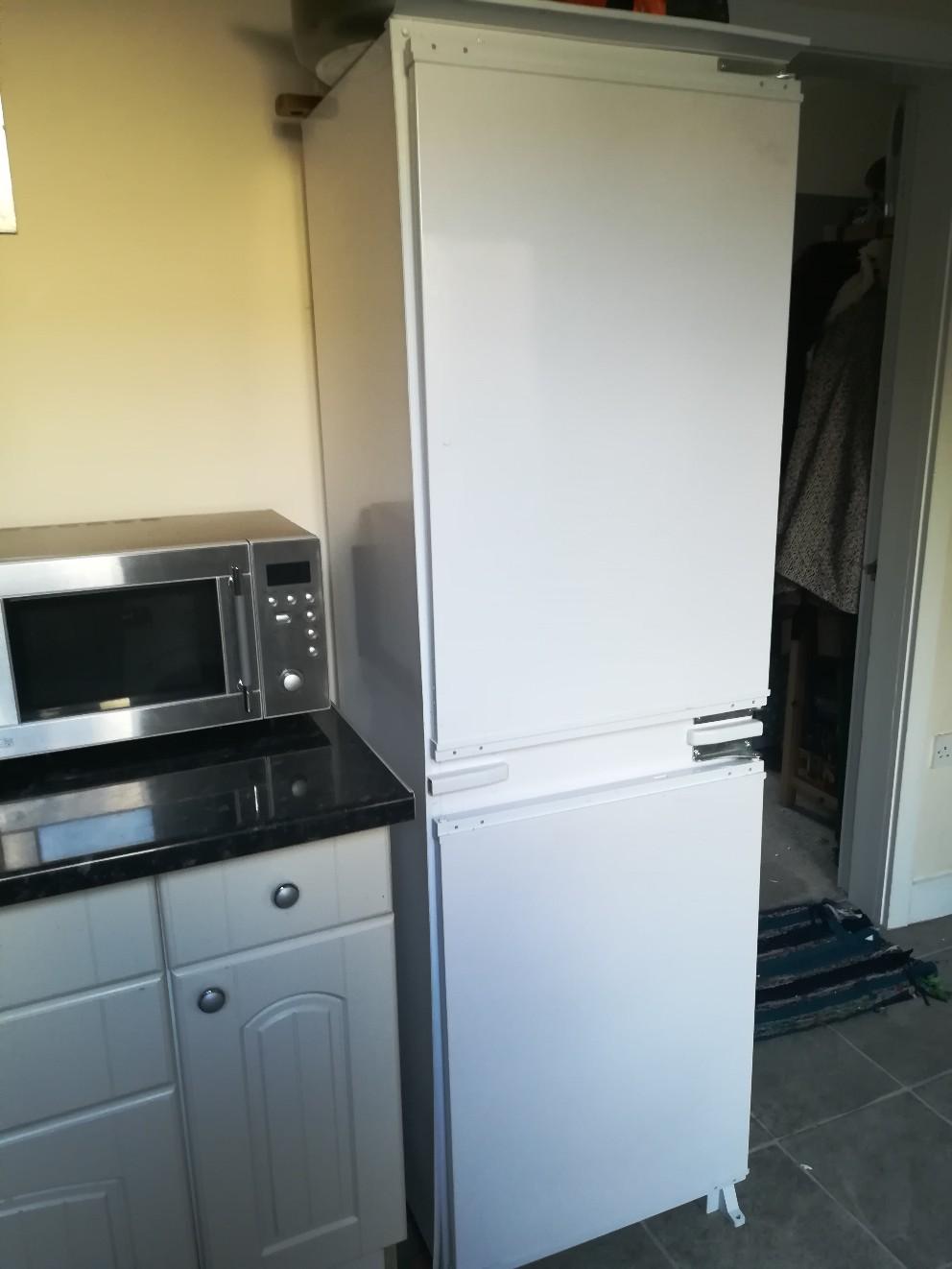 Howdens Lamona integrated fridge freezer in SY1 Shrewsbury for £50.00
