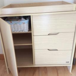 KUB brand..
Beech colour baby changing table,
3 shelved cupboard & 3 spacious drawers,

Great quality unit, originally around £200, selling as no longer needed,

Good condition, few signs of wear as this is a pre-loved item hence low price,

❗CANNOT DELIVER,
✔CASH ON COLLECTION ONLY FROM ANERLEY/ PENGE SE20, Buyer to make arrangements to pick up,

Quick, straightforward sale needed please 👍
No time-wasters,

Msg with any questions, cheers! Measurements to be added soon,