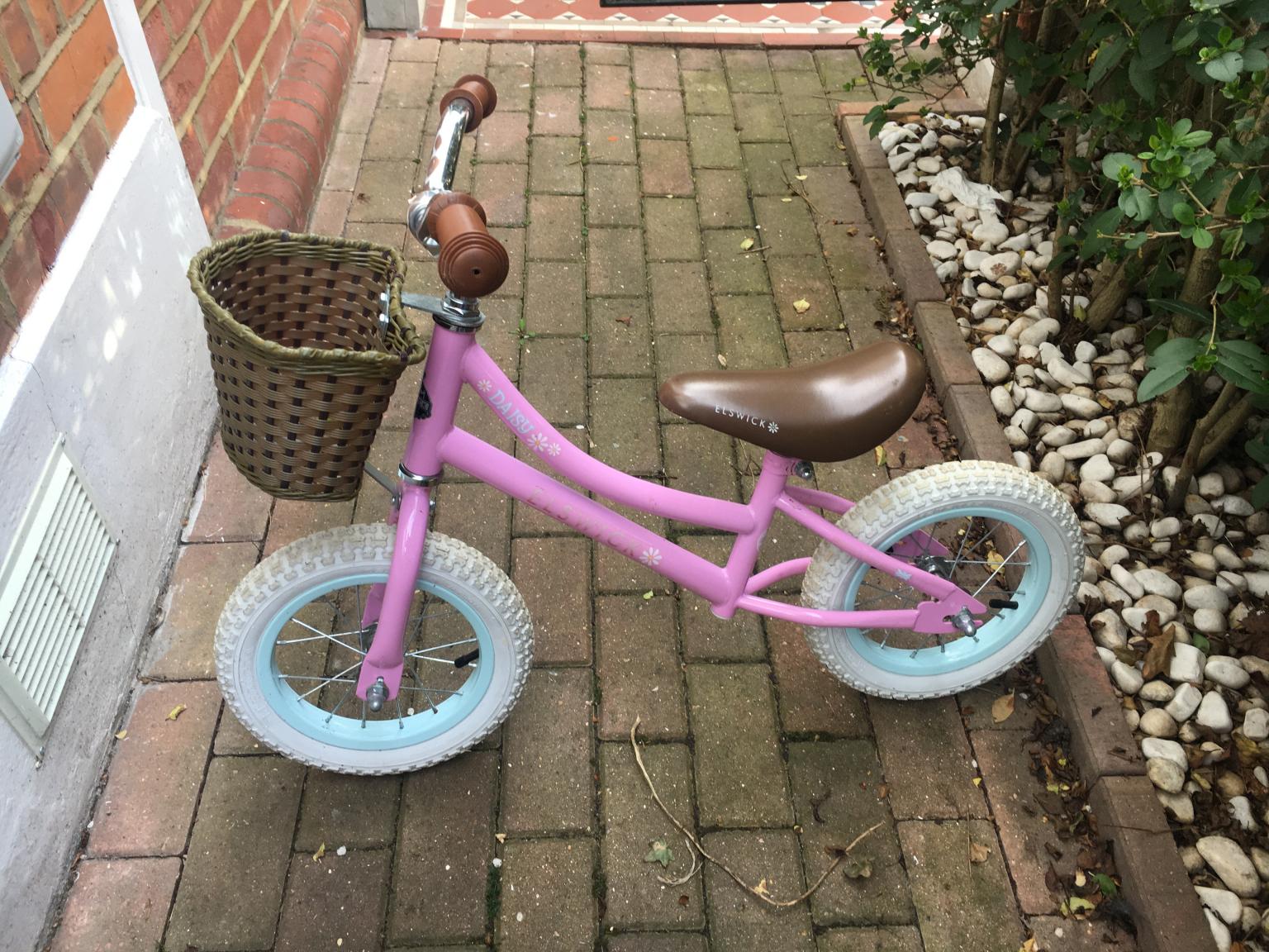 Elswick daisy store balance bike