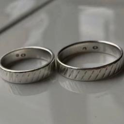 Pair of his & hers silver wedding bands 
In lovely condition 
Both fully hallmarked 
Any questions please ask