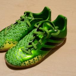 Adidas predator Fußballschuhe
Größe 31
wie NEU
