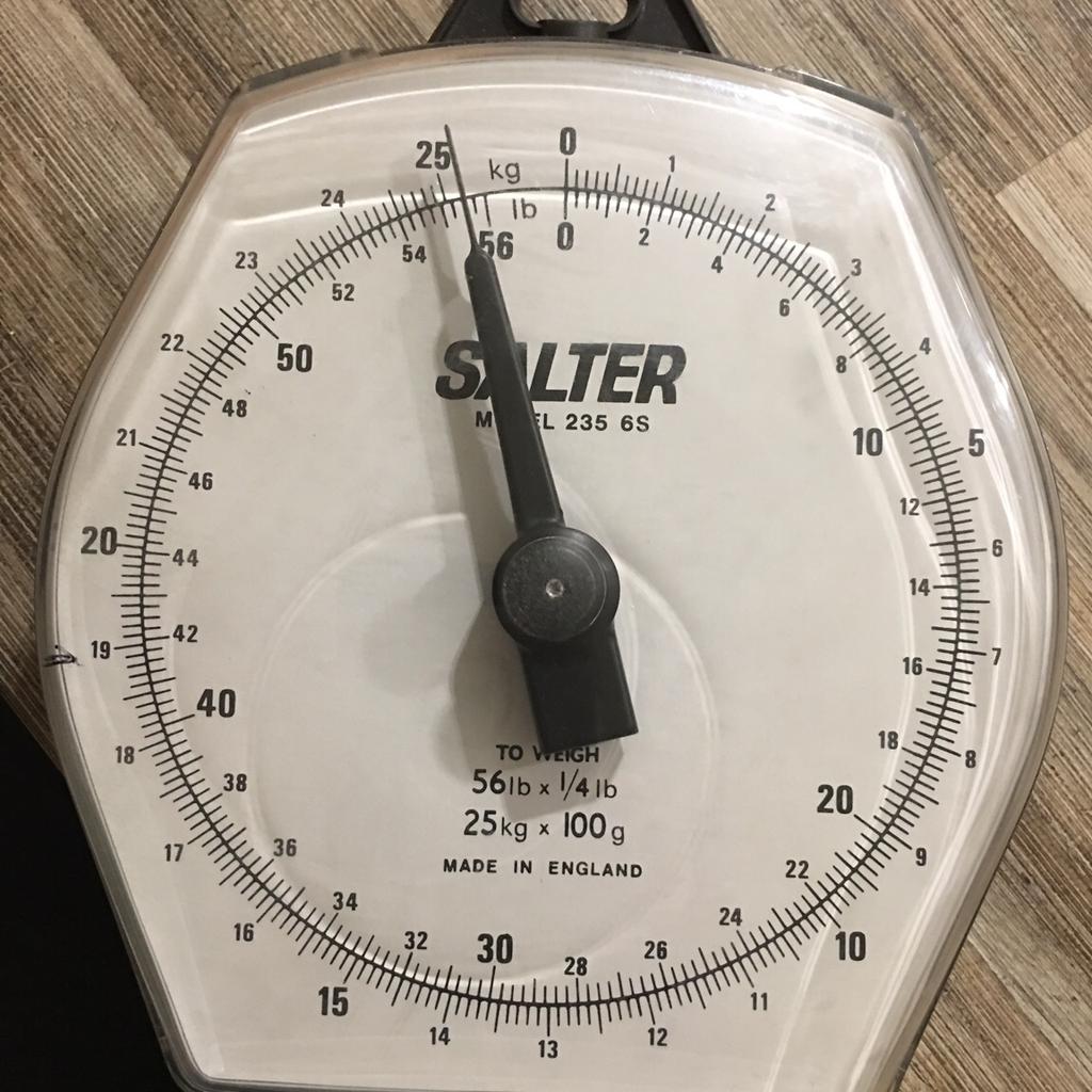 Salter Model 235 6S
To Weigh
56lb x 1/4 lb
25 kg x 100g
Made in England
Salter weigh Tronix
