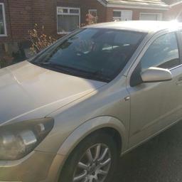 Vaxhaull astra design 1.6 2005 111000 MOT end of April , no advisory on last one. Wind mirror cover missing for the last few days