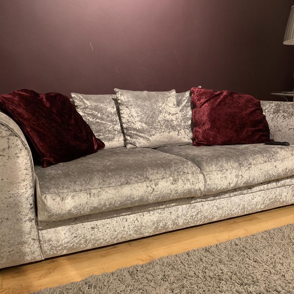 Crushed velvet sofa silver in HA1 London für 60,00 £ zum Verkauf