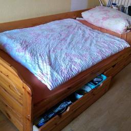 Verkaufe sehr gut erhaltenes Einzelbett,mit Matratze,ohne Lattenrost, Bett hat 2 Schubkästen für viel Stauraum. Mass Länge 203 cm, Breite 100 cm, Tiefe 53 cm