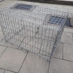 extra large dog crate in good working condition. it does not come with a base hence low price. There are small pieces of rust on the crate but doesn't affect it's use 
42 x 26 x 26 inches