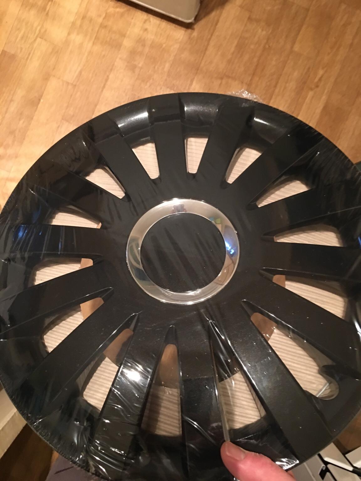 14 inch wheel trims in gloss black in B98 Redditch für £ 5,00 zum ...