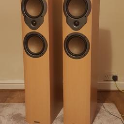 near perfect condition , amazing sound 
original boxes.  

Can be shown working .

75ovno

Cash on collection only .