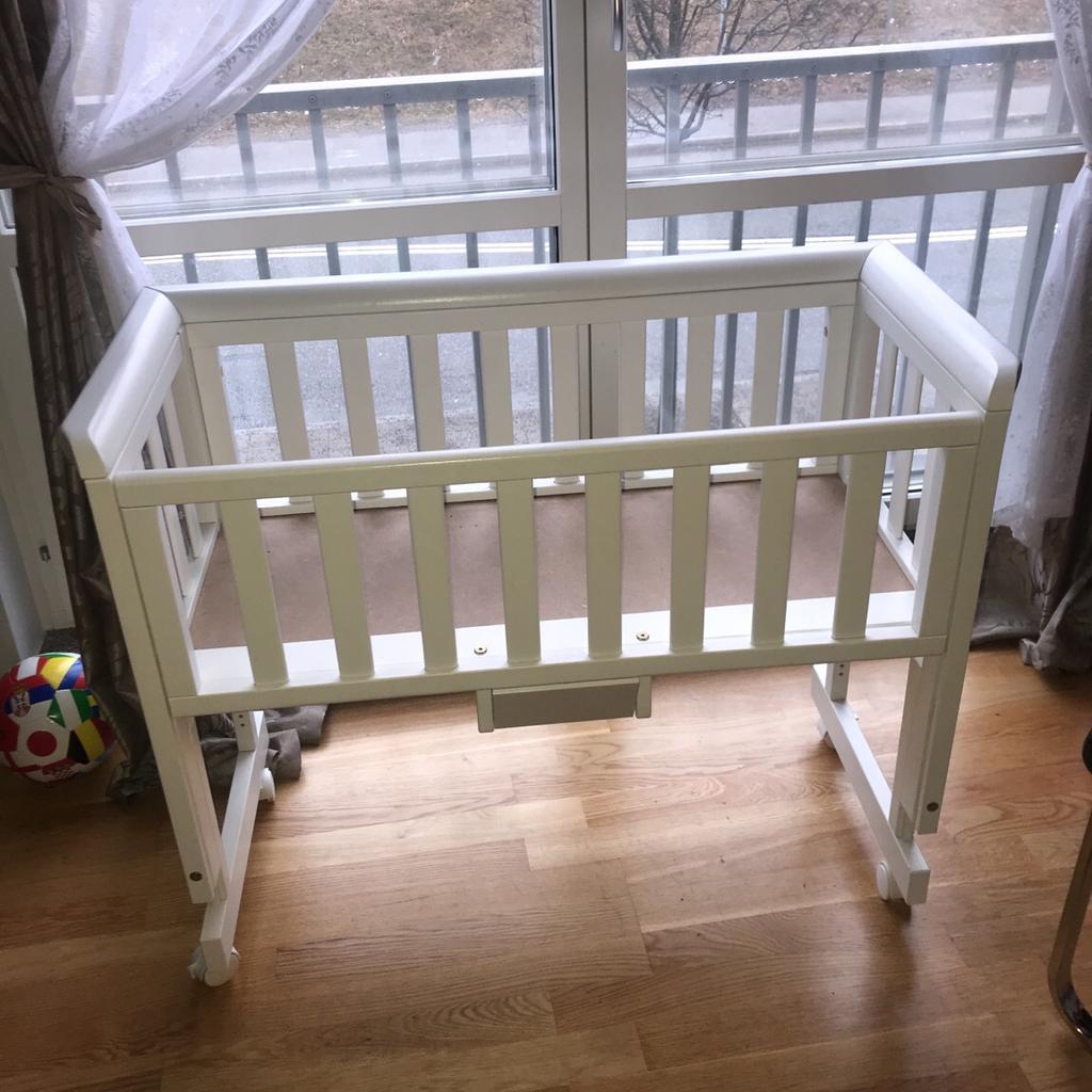 Carena bedside sale crib