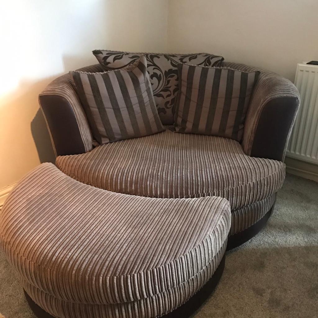 DFS cuddle chair and half moon like new!! in BD13 Bradford für £ 215