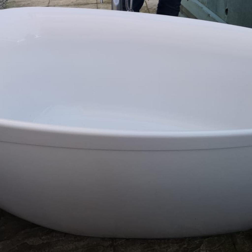 Carron Freestanding bath tub. in DN5 Doncaster for £400.00 for sale