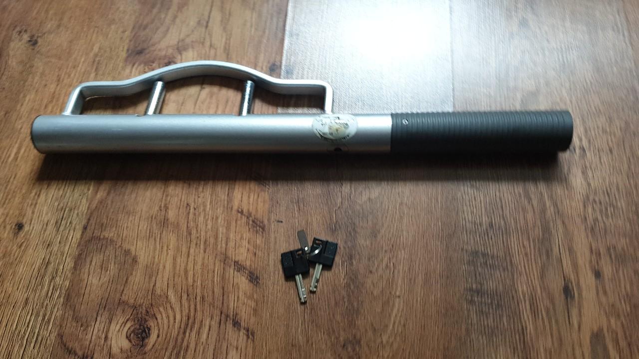 halfords 4tress steering wheel lock in DY8 Dudley for £25.00 for sale