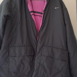 Ladies reversable Nike coat. Hood can be removed.
Says size is xl
I'd say its about size 14
Great condition
Collection carrville