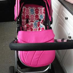 has been used but still in great condition.
cosy toes not included.
from a travel system so does turn into a pram aswell.