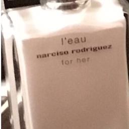 Narciso Rodriguez for her, NEU, Narciso Rodriguez for her ist ein eleganter, sinnlicher, geheimnisvoller und aufregender Duft, eine Basisnote aus Moschus, umhüllt von floral-fruchtigen, hölzernen und Ambra- Noten, 50ml, l‘eau

#narcisorodriguezforher #narcisorodriguez #parfum #elegant #sinnlich #aufregend #geheimnisvoll #floralfruchtig #ambra #moschus