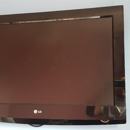 LG 32 inch model LG3000 in good order for sale.
include TV bracket.
may need a new remote control.
come with no stand
open for offer