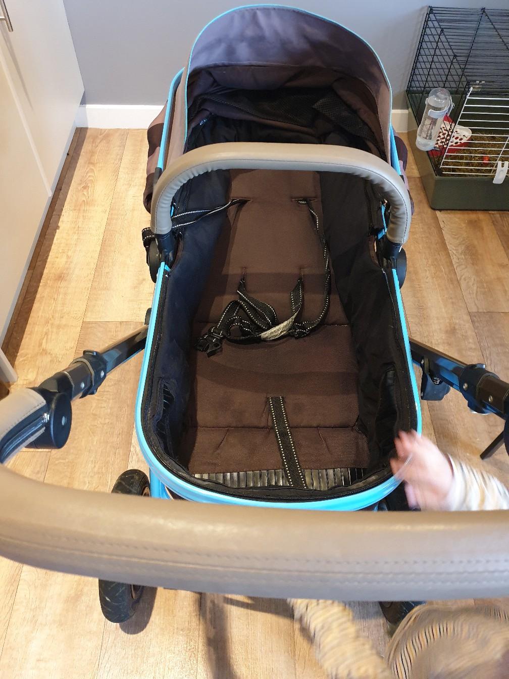 isafe complete travel system from new born in WF1 Wakefield for £50.00