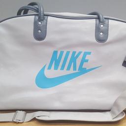 New with Tags on Nike Grip Bag. never used Perfect for holding all your gym gear.
*Carry handles
*Adjustable shoulder strap
*Inner zipped pocket...

feel free to ask
open to offers and swaps open to offers and swaps