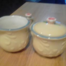 country inn sugar bowl and milk jug top condition really nice.