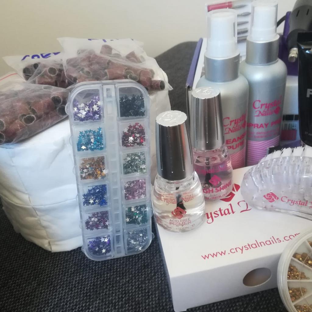 Produkte von CRYSTAL NAILS zum Nägel machen in Linz Linz for €110.00