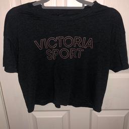 OPEN TO OFFERS‼️
Victoria sport crop top.
Size small!
Only worn once! So brand new nearly!
Originally paid £25 for it!
Hoping for around £15 for it!