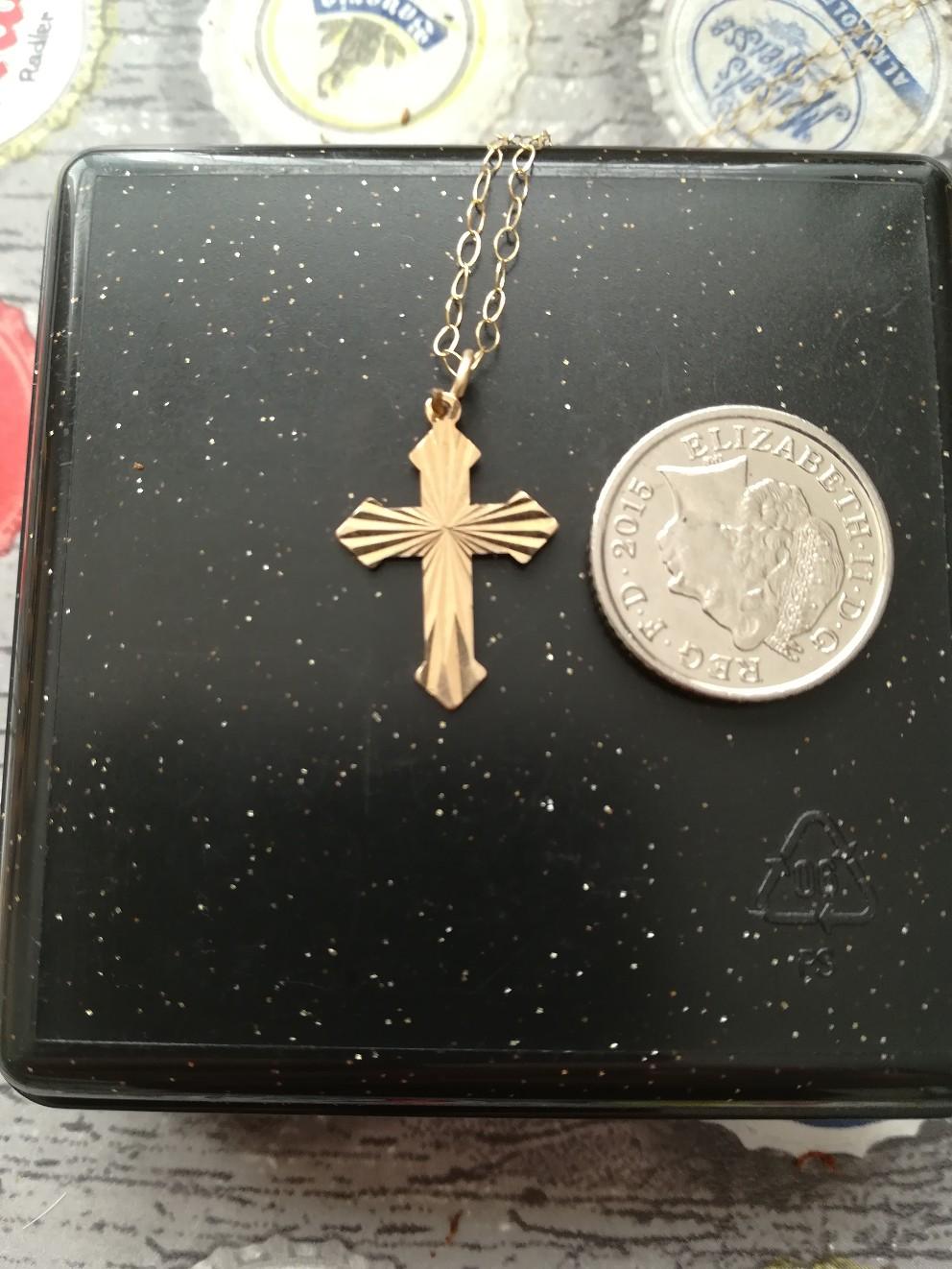 9ct Gold Necklace And Cross In HD3 Kirklees For £24.00 For Sale | Shpock