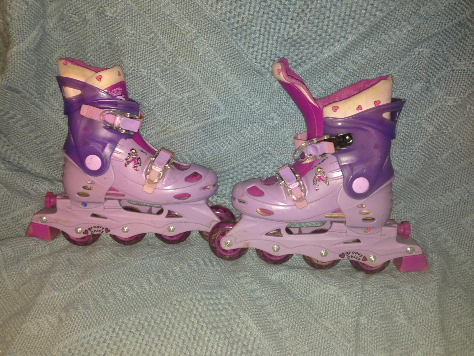 Groovy chick roller blades with Knee pads in N9 Enfield for £5.00 for