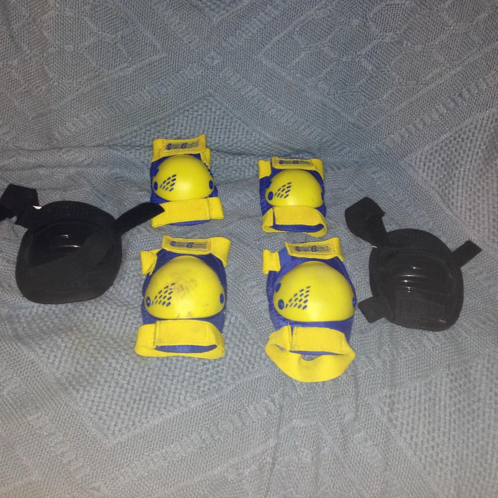 groovy chick roller blades