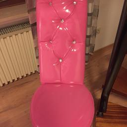 Verkaufe weibliche außergewöhnlich Stühle in Farbe pink pink-schwarz weiß und schwarz sehr bequem und richtige Hingucker