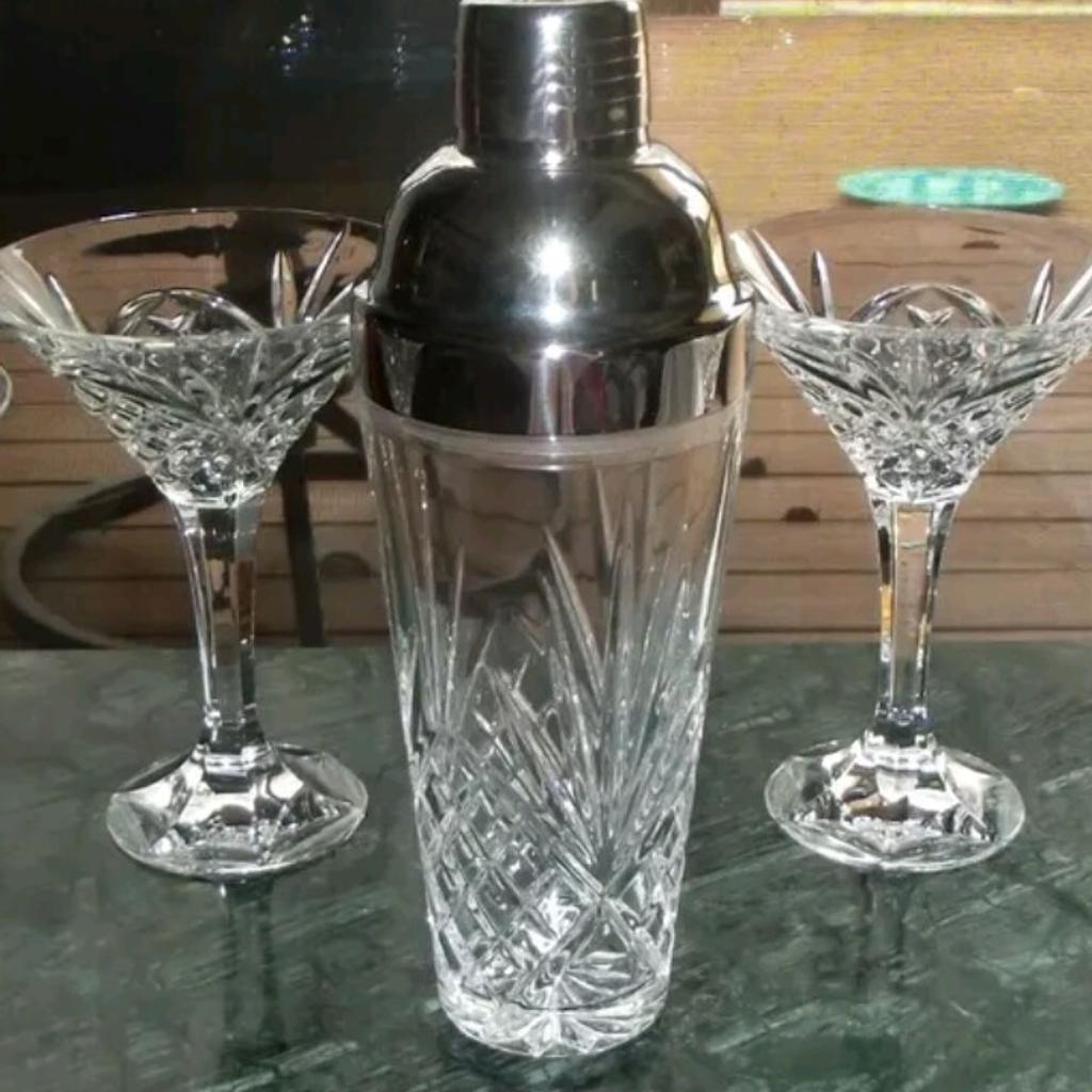 Godinger Crystal Cocktail shaker and glasses in Oldham für £ 50,00 zum