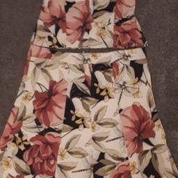 2 piece karen millen skirt and bodice set size 14. Will fit size 12-14.
 I paid £140 for this outfit in the sale.
 Worento a wedding but no longer fits.
Collection from oaks cross Stevenage oos