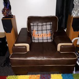 I am selling this lovely quality unique chair/ captain kirk chair. its in excellent condition and a credit to any room. Collection only . La12 0ha.
