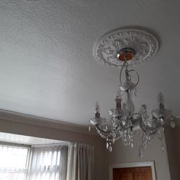 lovely centre piece for a room,5 bulbs