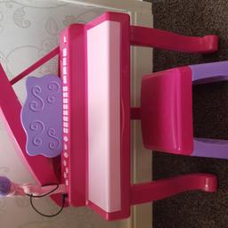 Pink and purple piano in perfect working order (tested before put up for sale) comes with microphone and seat.

You can record, play back, add backing music or just simply play the piano.

Require batteries. From a smoke free home.

Any questions, let me know