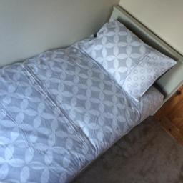 Single bed with mattress 
Been is spare room so only been used max 15 times 
Great condition
Perfect for a kids room or spare room 
Collection from south bucks