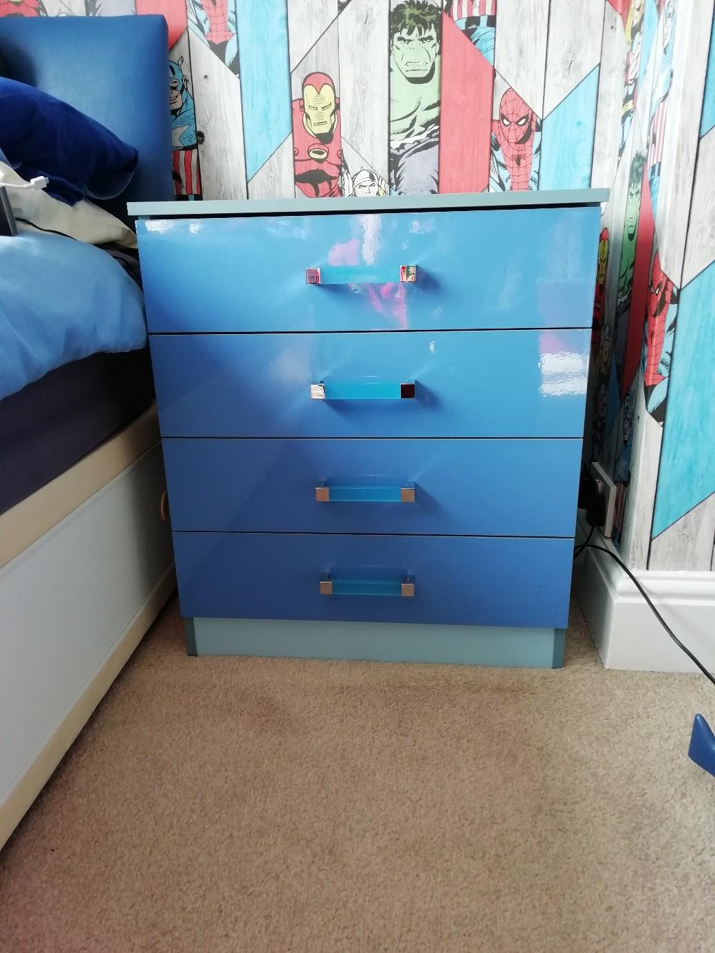 Wardrobe and chest of drawers set in Doncaster für £ 35,00 zum Verkauf