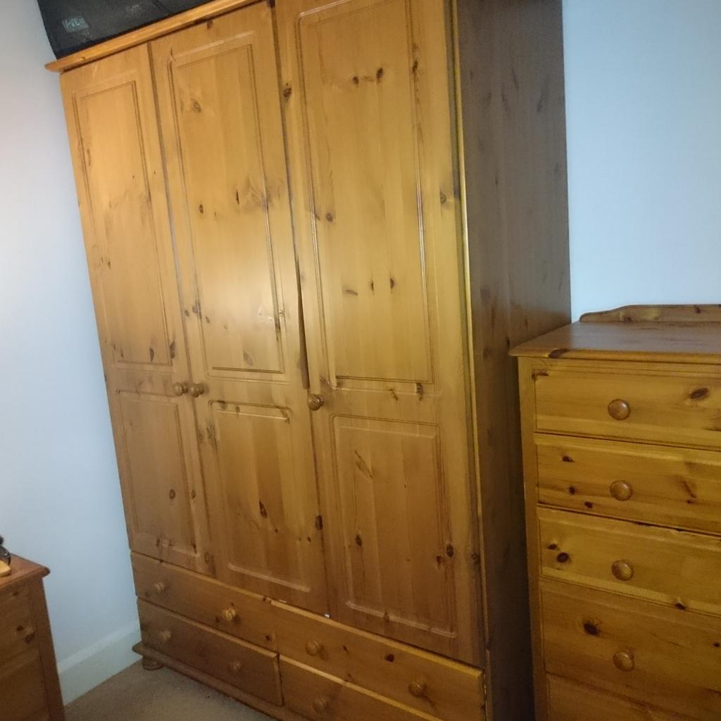 Pine wood triple wardrobe with drawers in CT9 für 50,00 £ zum