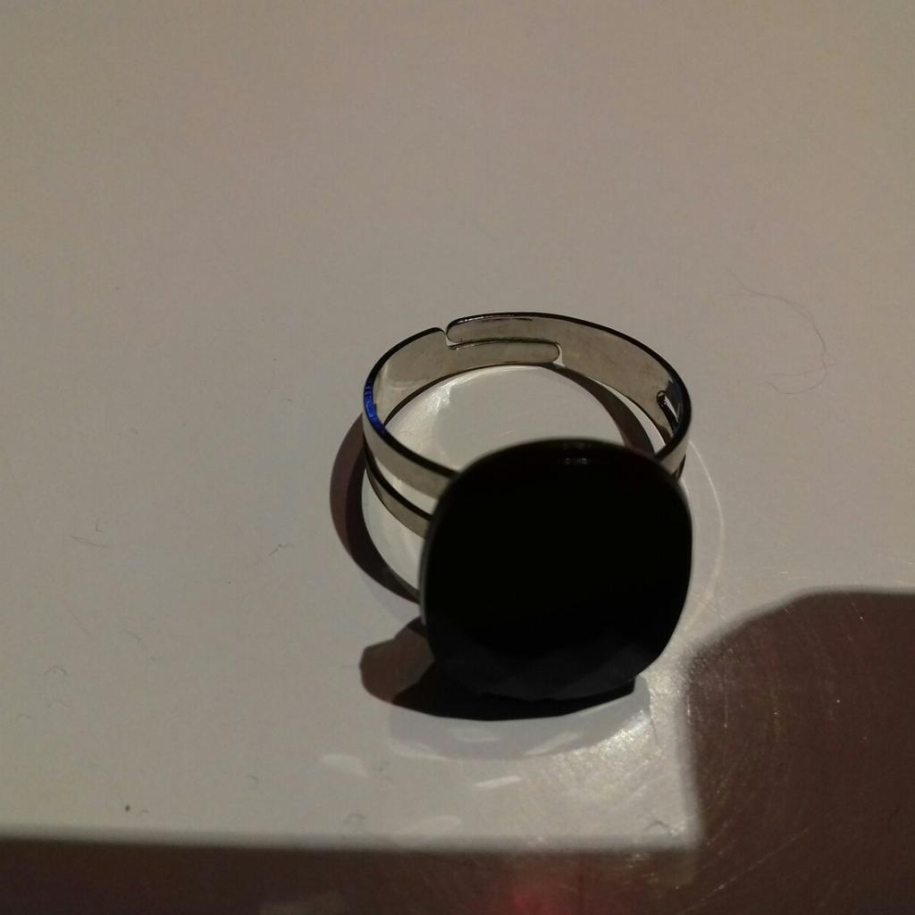 Halskette (40cmLänge)
Ring ist Größenverstellbar (siehe letztes Foto)

Beide zusammen um €5,-

Bitte beachten Sie auch meine weiteren interessanten Artikel 👡👜👖👞👕👢📀🎮👙📚