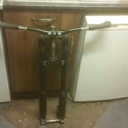 marzocchi shiver 190mm travel up side down forks in very good condition with bars and stem..20mm axle which takes a 26inc wheel.will take a 27.5 if your stearing tube on frame is less than 125mm. ..stearing tube for 26inc wheels is 150 or less ....brake bracket is for 203 rotor...doss not come with wheel.its just to show how tall they are