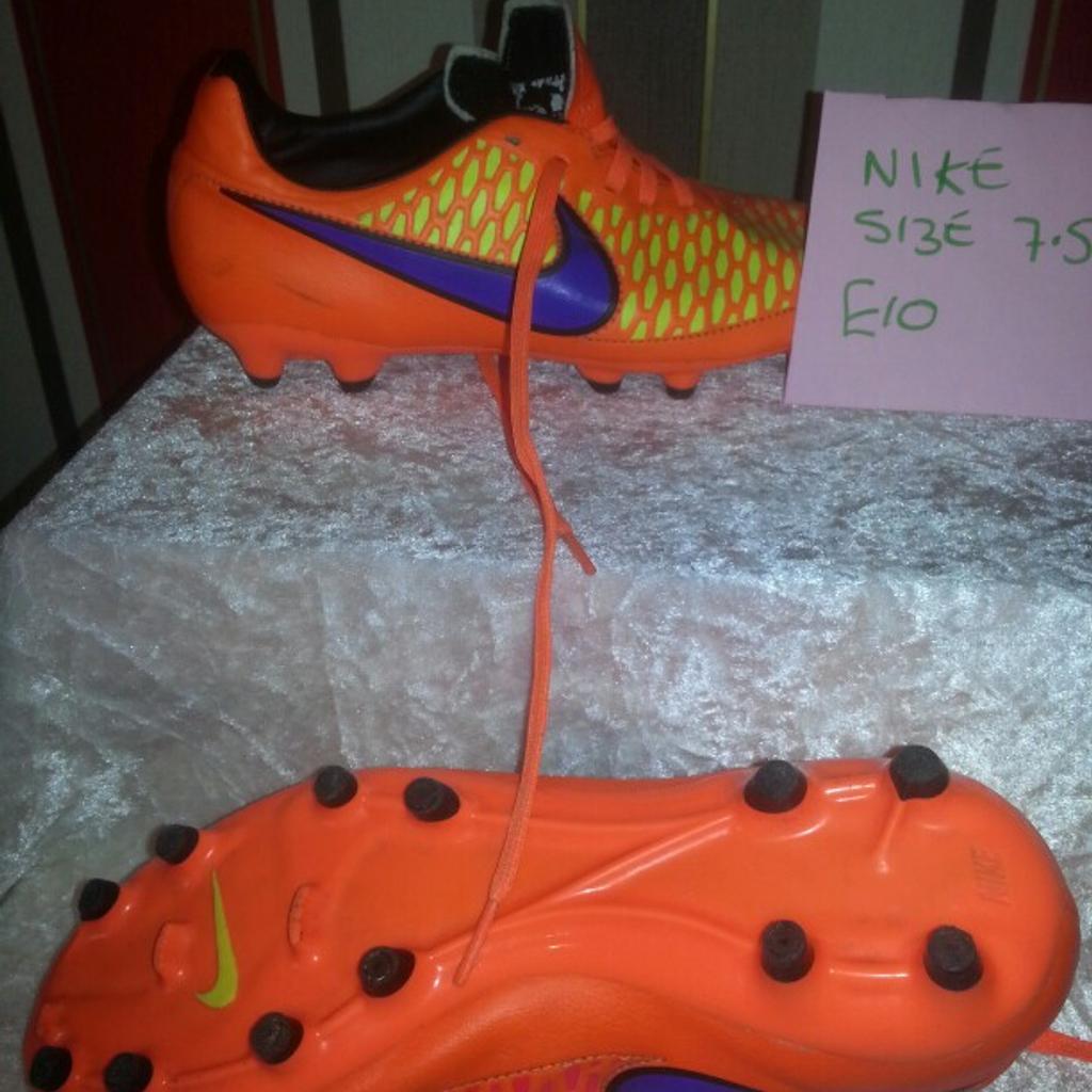 nike football boots size 7.5