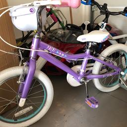 Bike for a girl in very good used condition.
Scooter free. 
