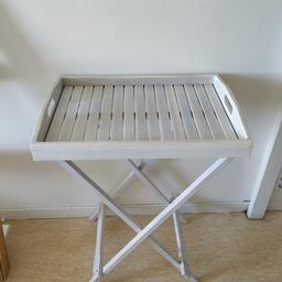 Tray table that can be separated
to be picked up on the 30th or 31st before 10am 