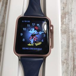 Zum Verkauf steht eine Apple Watch in Roségold. 42mm Aluminiumgehäuse.
Das Zubehör ist auf den Bildern zu sehen.
Viele schöne Armbänder die für jeden Anlass gebraucht werden können.

Privatverkauf keinesfalls oder Gewährleistung.
Zwischenverkauf und Irrtümer vorbehalten.