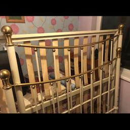 Ready for collection.

Vintage style double bed, doesn’t come with mattress as was no good. Still in good condition. All metal bed frame with wooden lats.